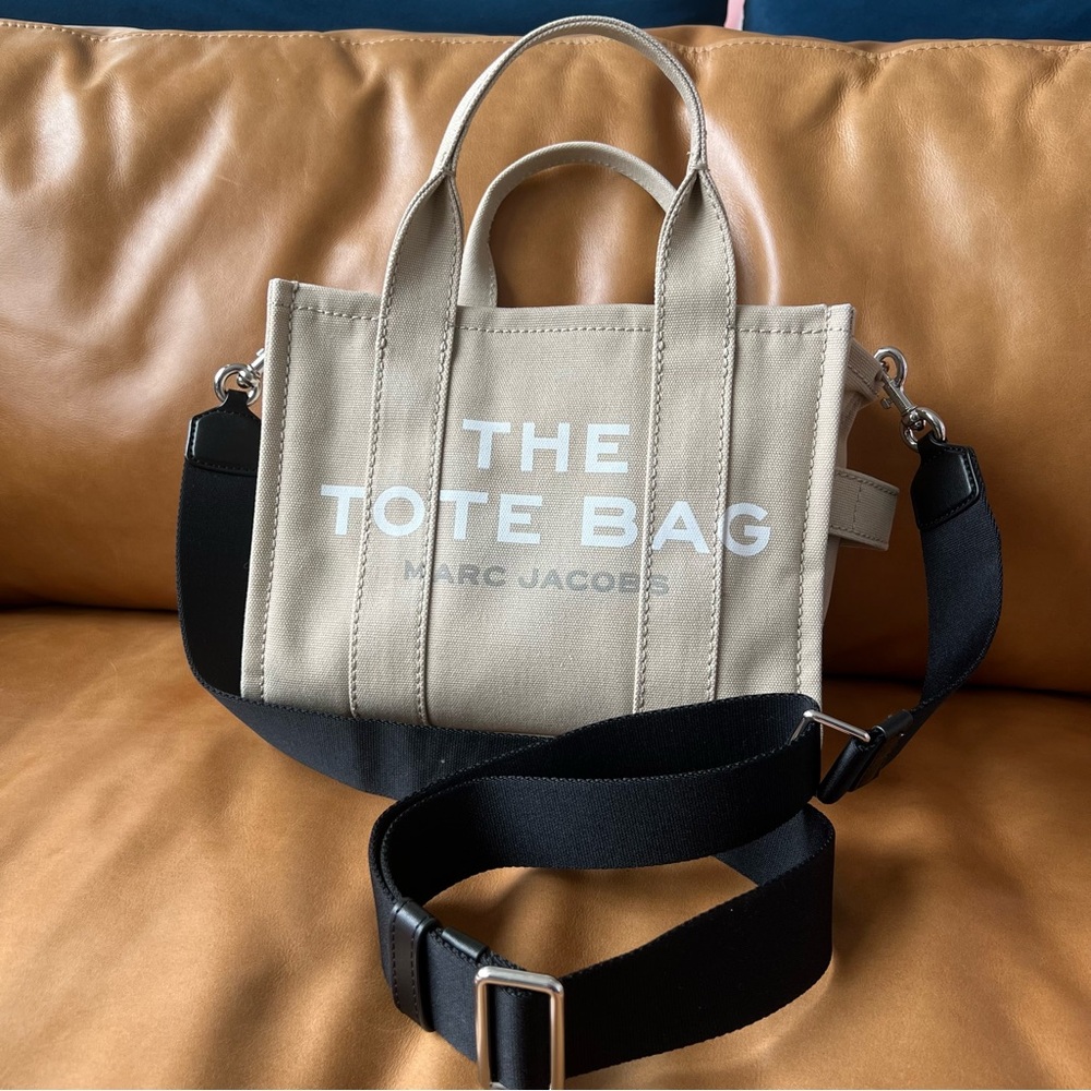 Marc Jacobs THE CANVAS
SMALL TOTE BAG in beige